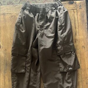 ALO Yoga Women’s Brown Cargo Pants